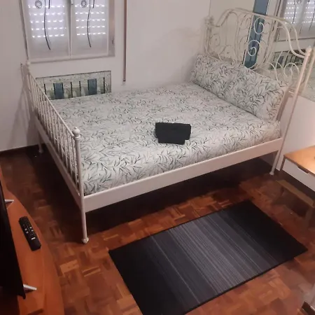 Bernie's Roomss *